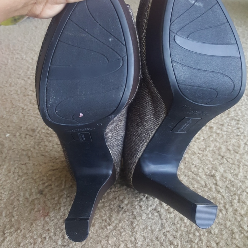 Shoes - Picture 2 of 3